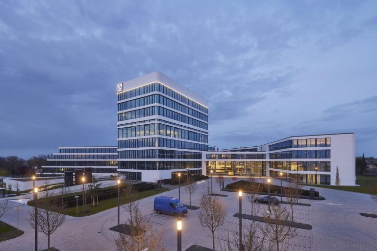 aldi-fassadenbeleuchtung-kober-lichtplaner