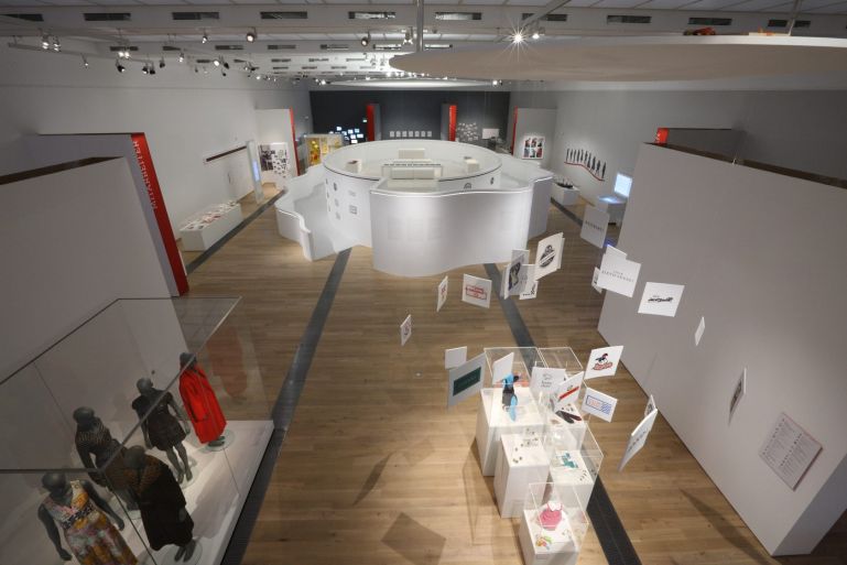 ausstellung-drai-c6a-zieht-an-003-e1489092400943