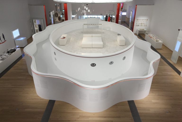 ausstellung-drai-c6a-zieht-an-006-e1489092343823