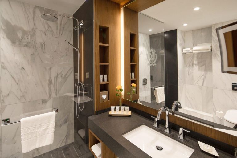 lichtberatung-lichtplanung-suiten-steigenberger-hotel-spiegelbeleuchtung