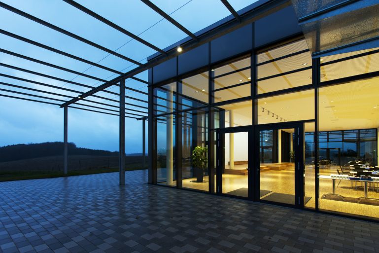 div_121121_01_0101_web_image_web