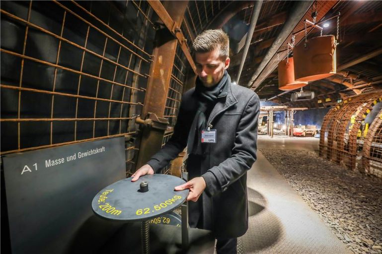 an-experimentier-stationen-kann-man-physikalische-effekte-2030052-copyright-lwl-gehrmann